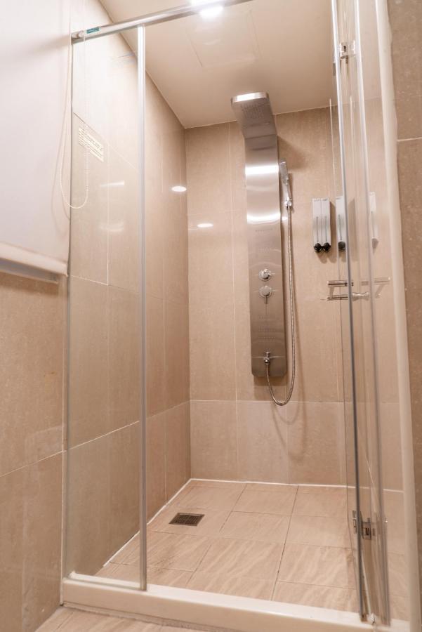 Elegance Hotel Тайпей Екстериор снимка