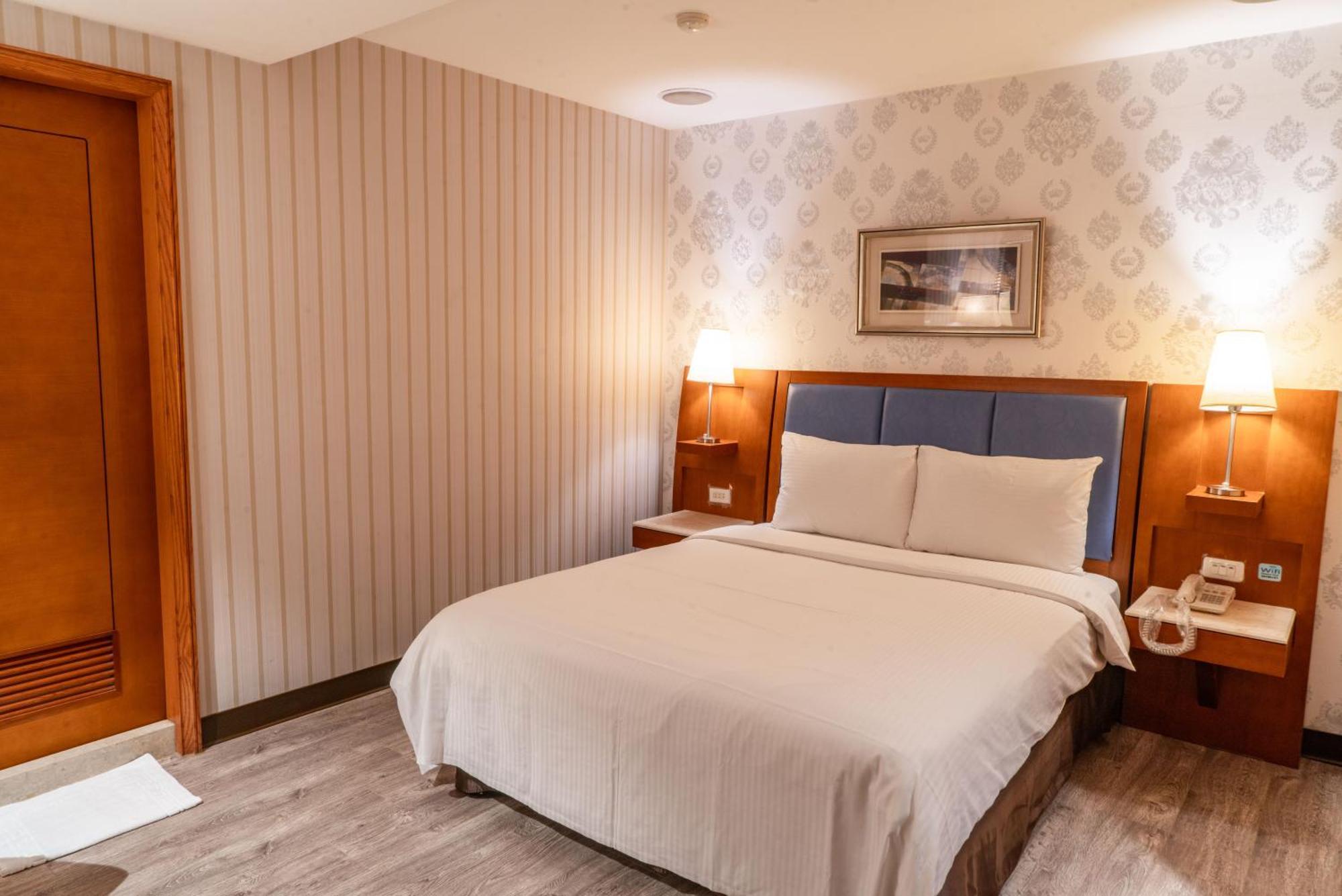 Elegance Hotel Тайпей Екстериор снимка