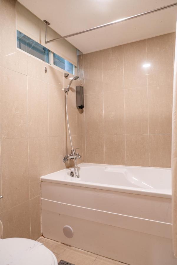 Elegance Hotel Тайпей Екстериор снимка