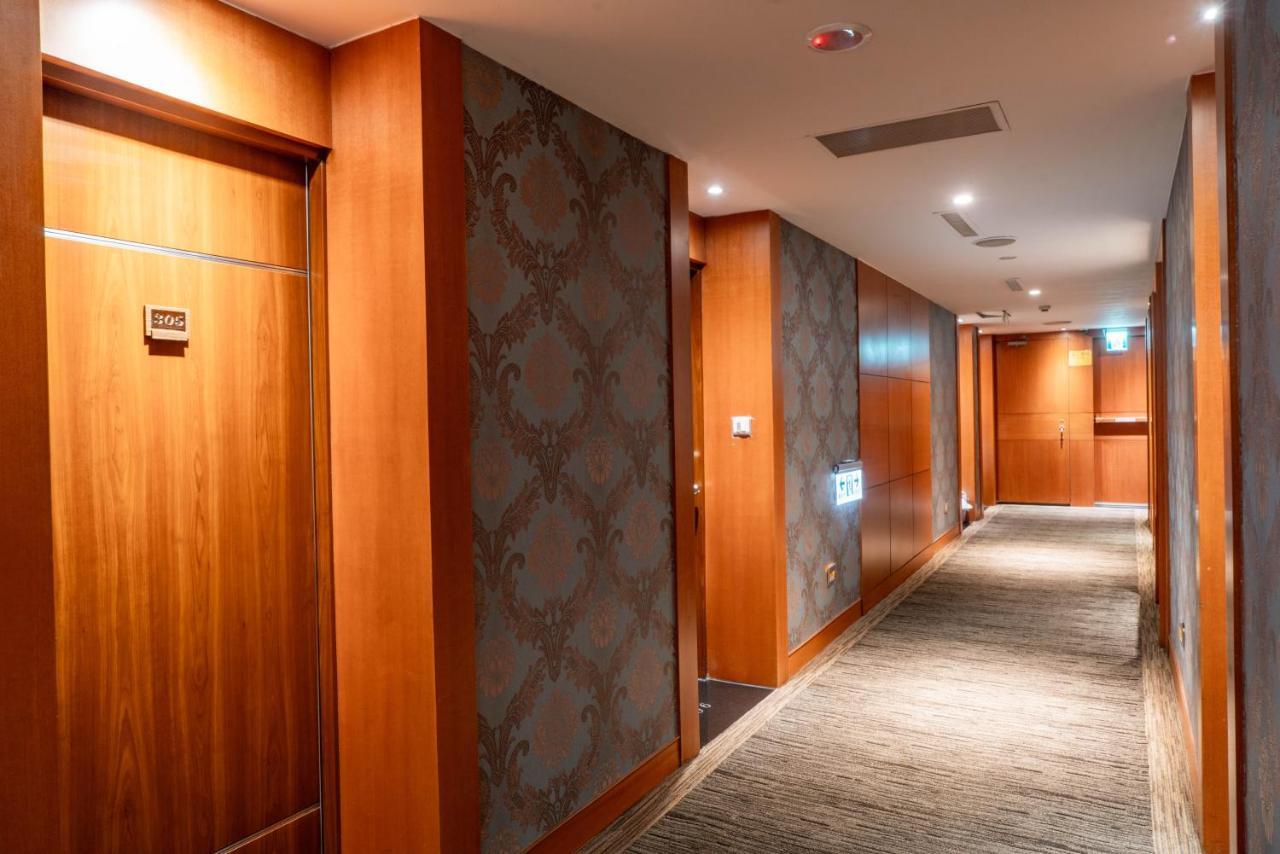 Elegance Hotel Тайпей Екстериор снимка