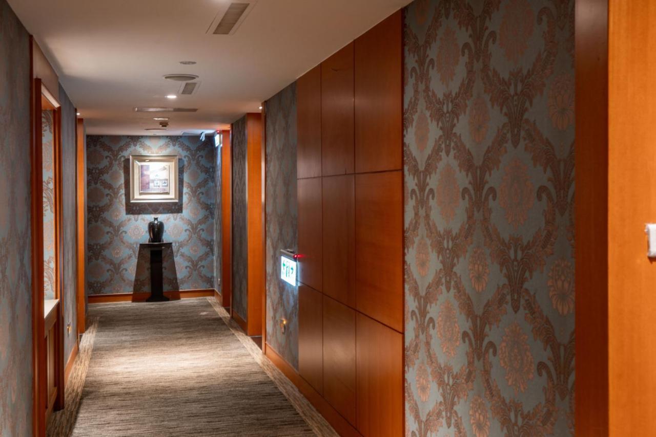 Elegance Hotel Тайпей Екстериор снимка
