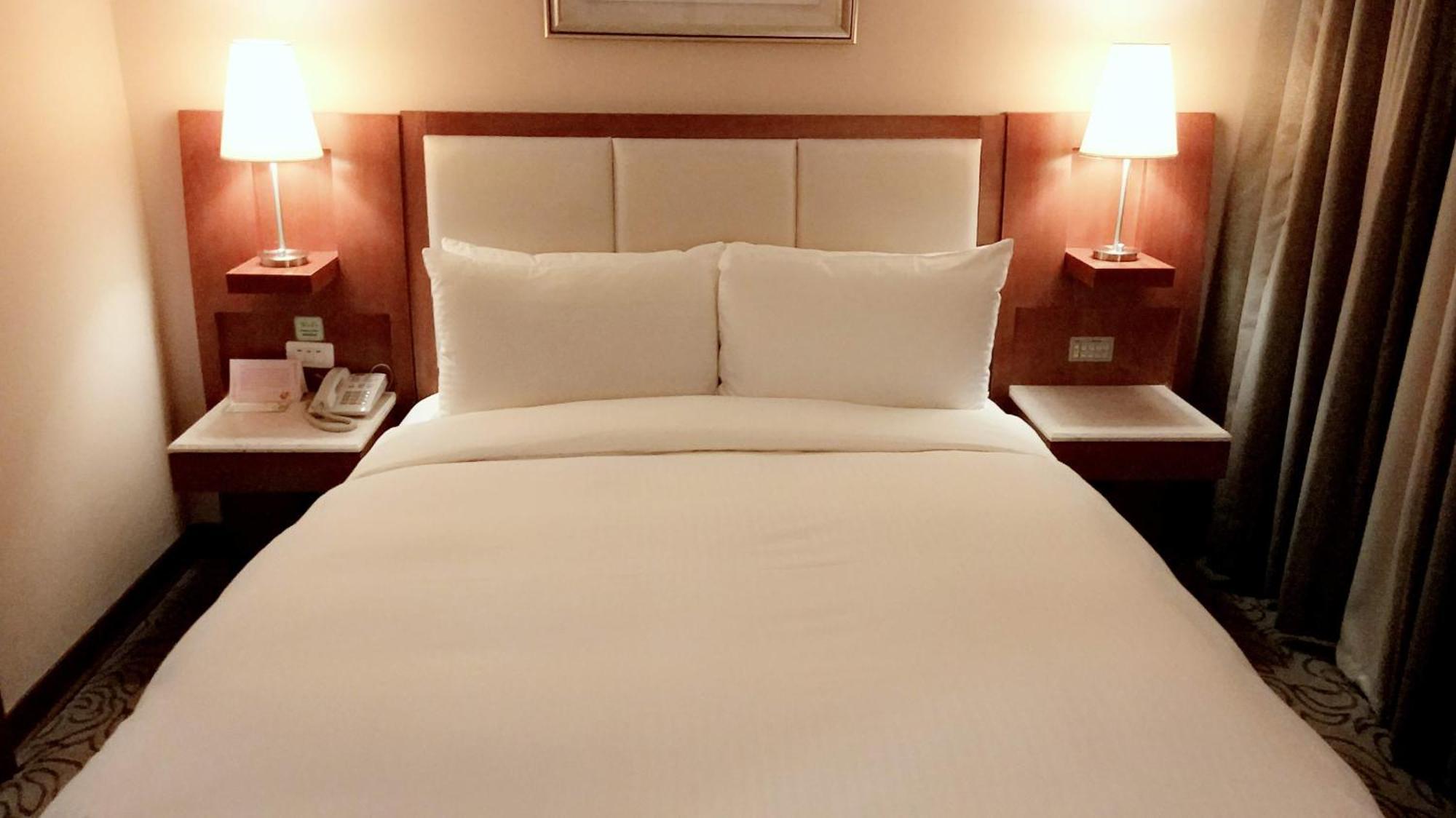 Elegance Hotel Тайпей Екстериор снимка