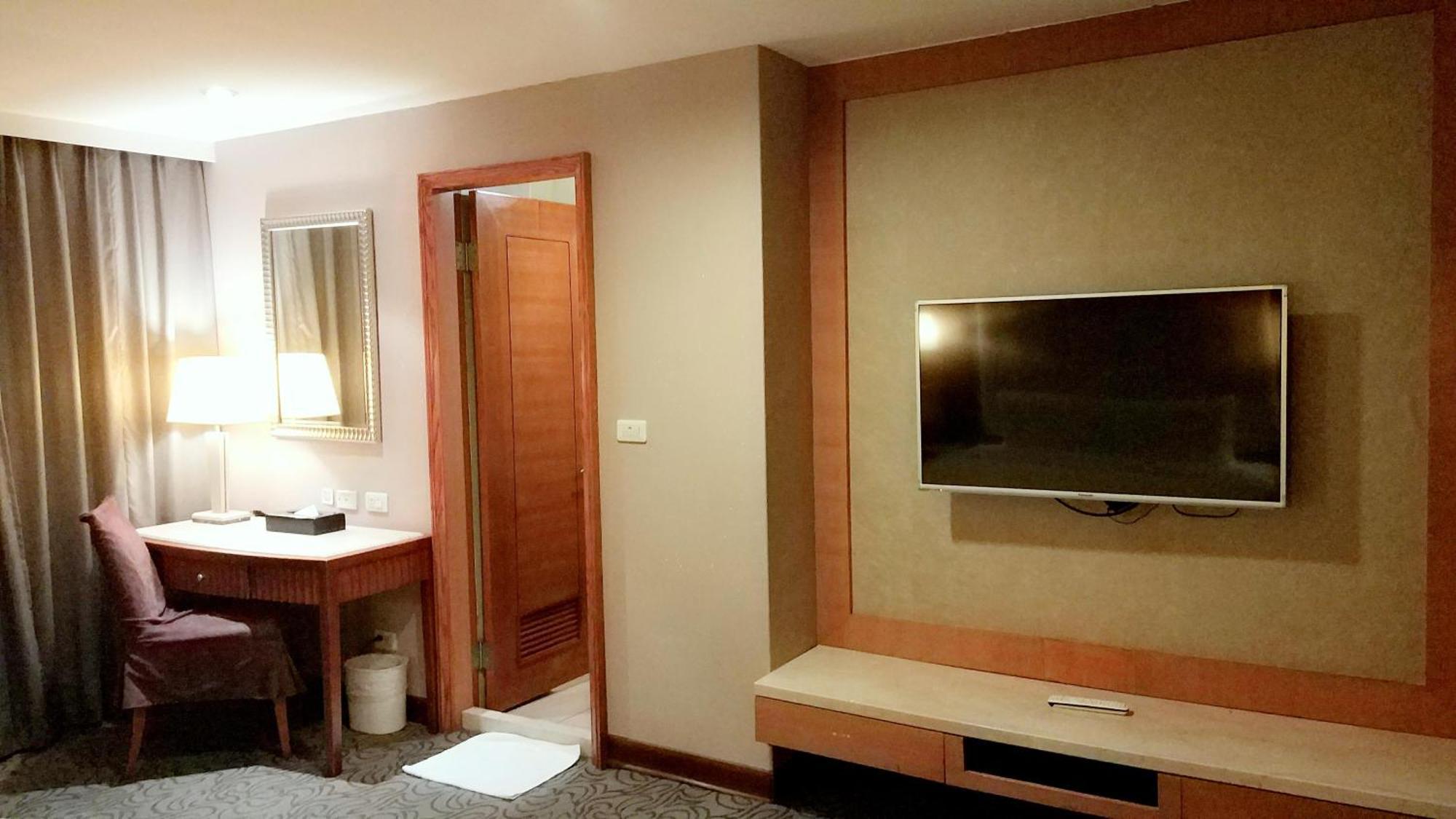 Elegance Hotel Тайпей Екстериор снимка