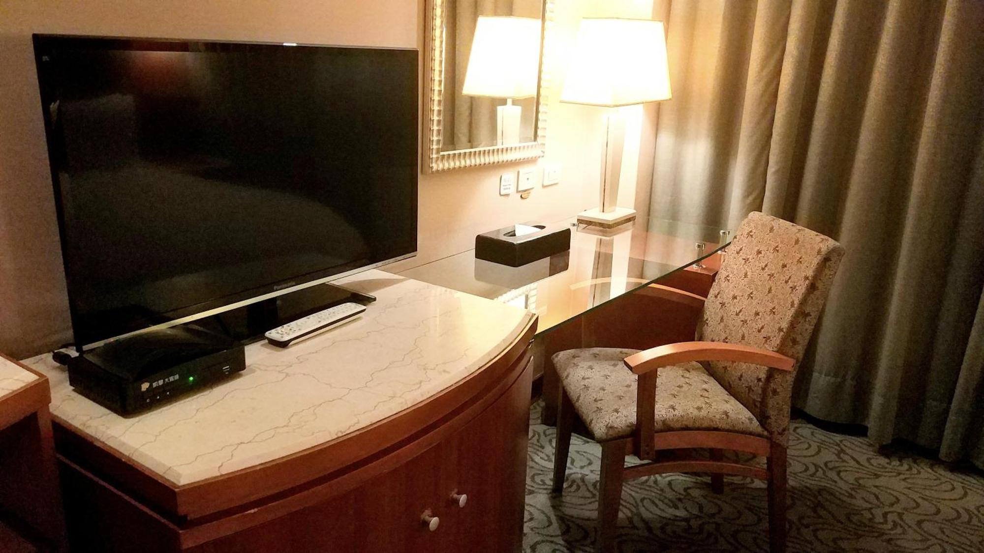 Elegance Hotel Тайпей Екстериор снимка