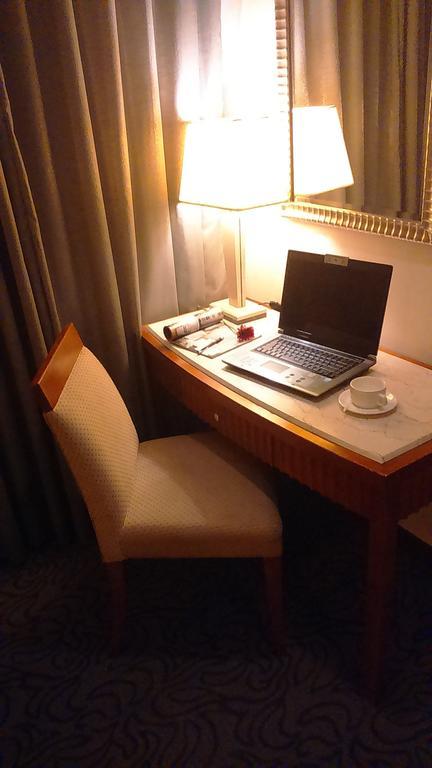 Elegance Hotel Тайпей Екстериор снимка