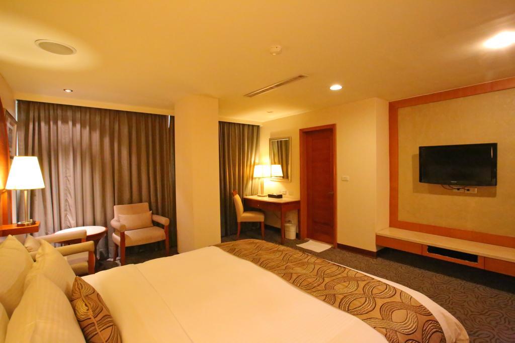 Elegance Hotel Тайпей Екстериор снимка