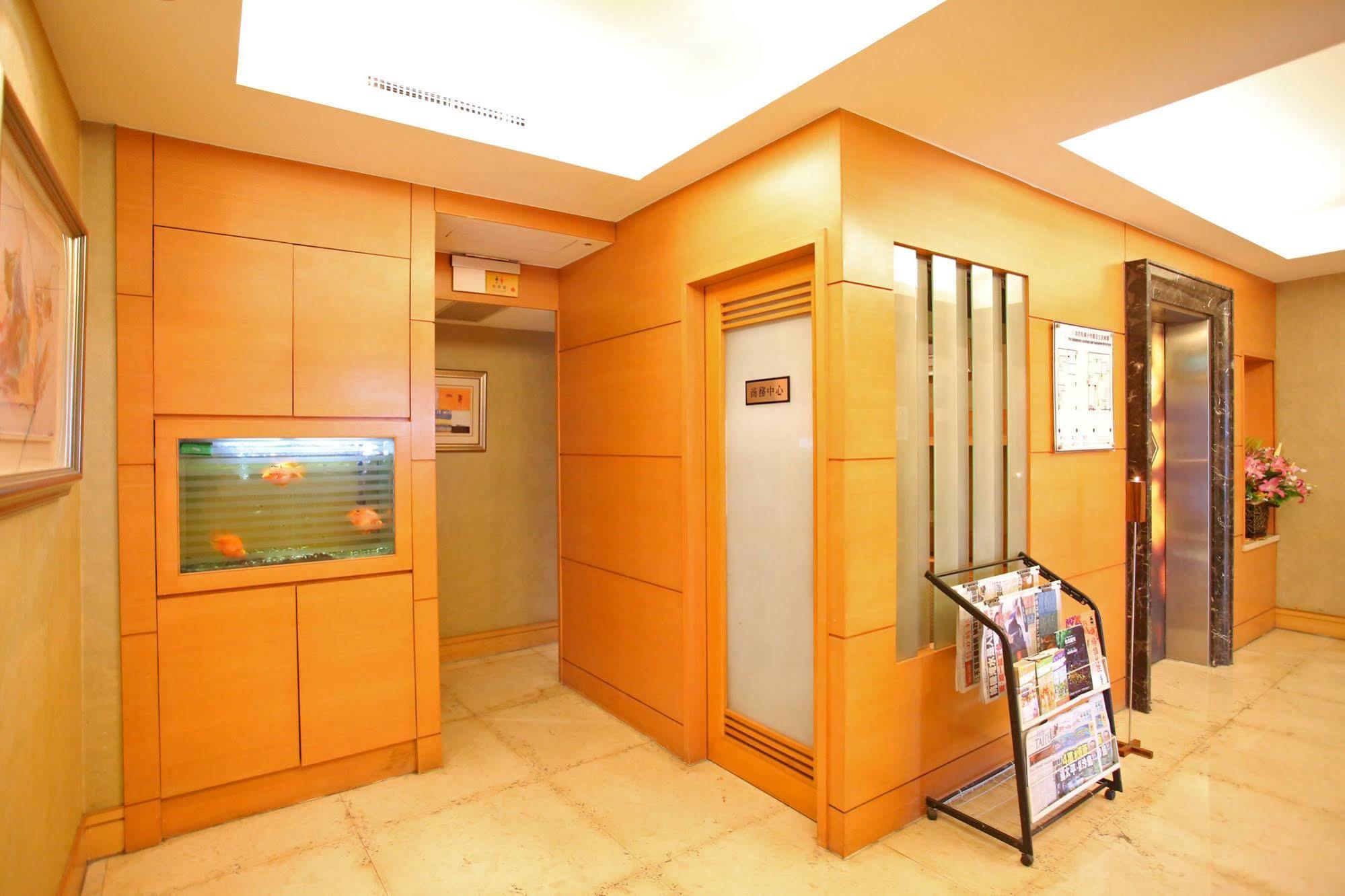 Elegance Hotel Тайпей Екстериор снимка