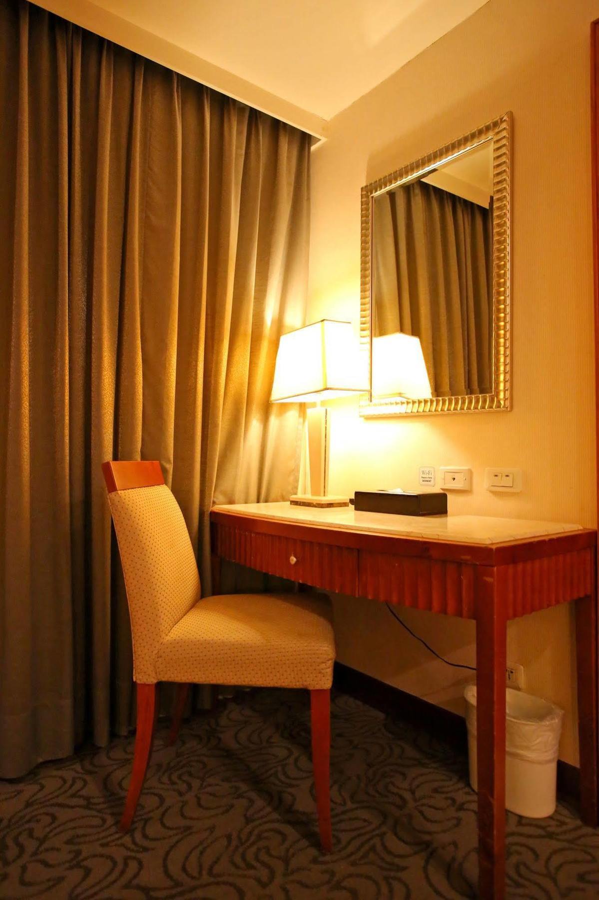 Elegance Hotel Тайпей Екстериор снимка