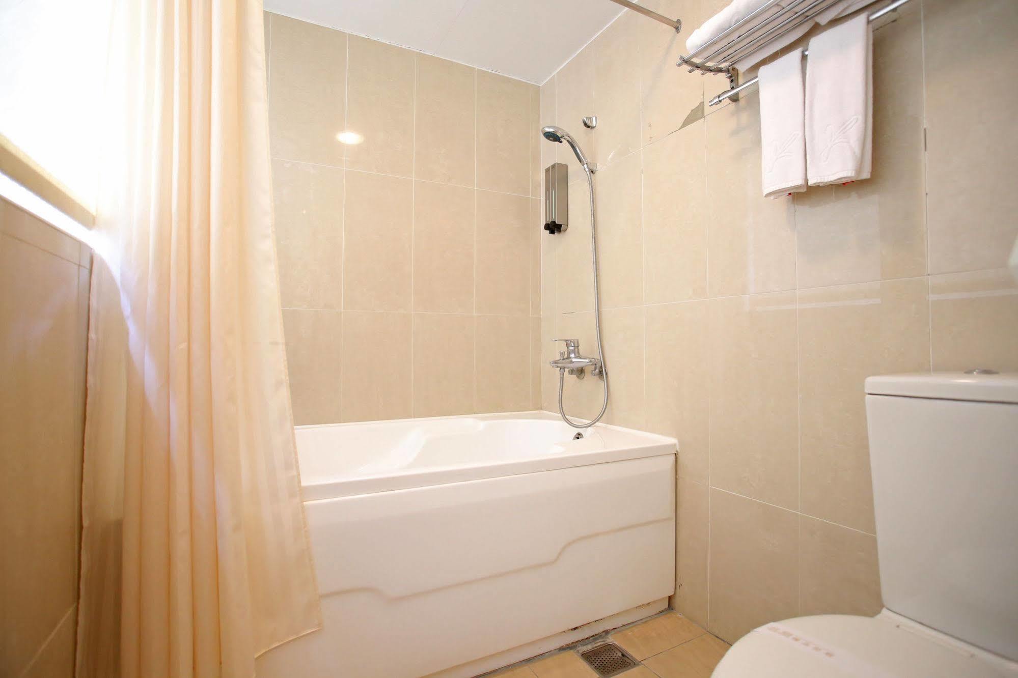 Elegance Hotel Тайпей Екстериор снимка