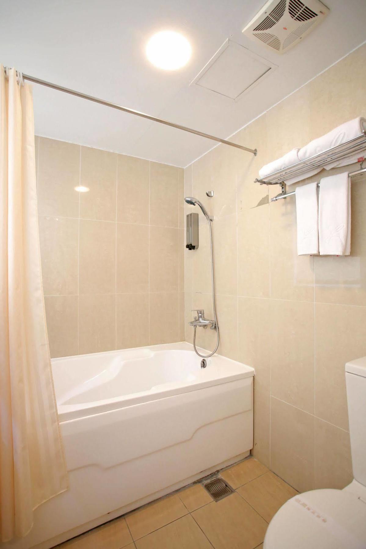 Elegance Hotel Тайпей Екстериор снимка