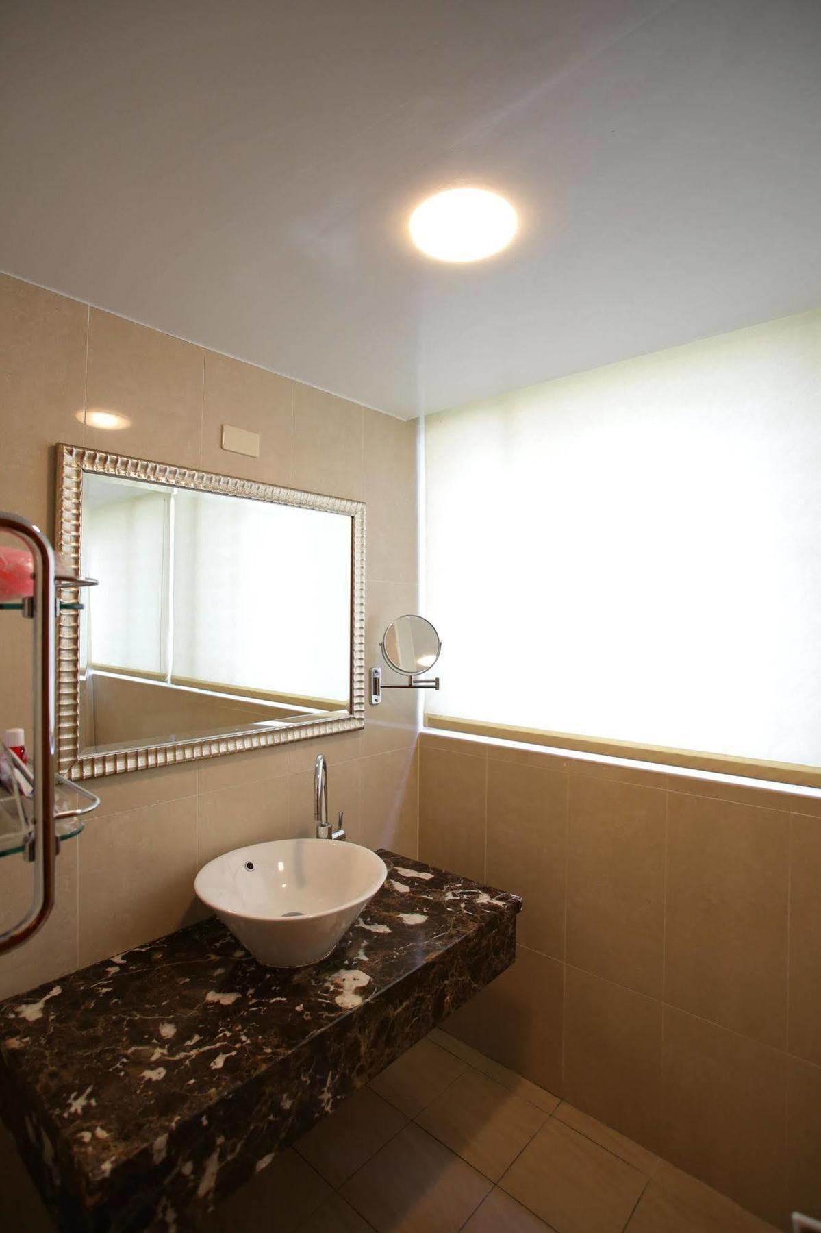 Elegance Hotel Тайпей Екстериор снимка